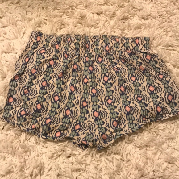 Hollister tribal shorts - Picture 4 of 5